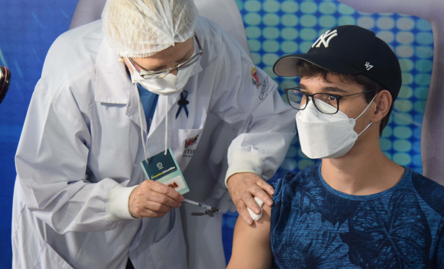 Curitiba imuniza mais de 3 mil pessoas nas primeiras horas da campanha Mega Vacinação