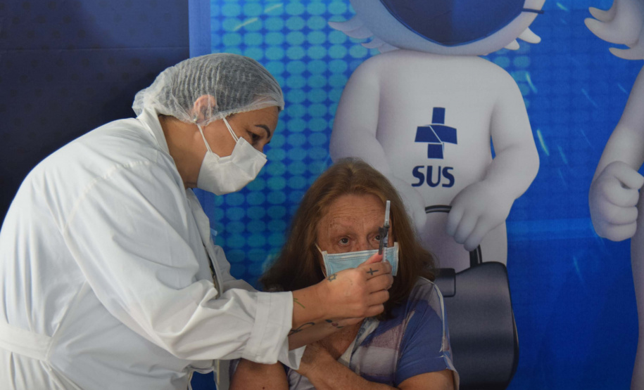 Curitiba imuniza mais de 3 mil pessoas nas primeiras horas da campanha Mega Vacinação