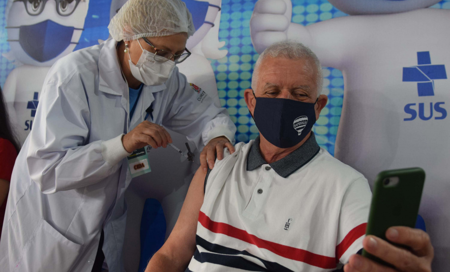 Curitiba imuniza mais de 3 mil pessoas nas primeiras horas da campanha Mega Vacinação