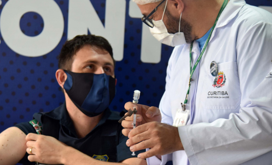 Curitiba imuniza mais de 3 mil pessoas nas primeiras horas da campanha Mega Vacinação