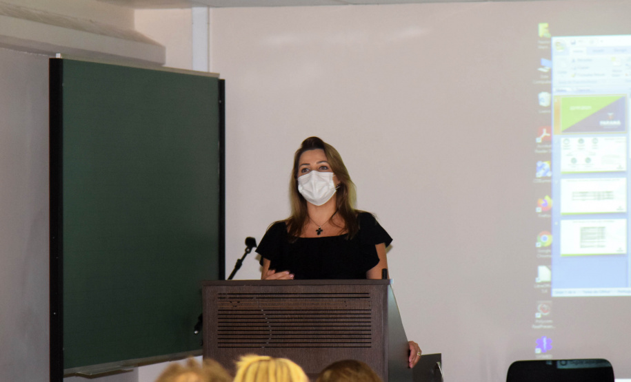 O secretário de Estado da Saúde, Beto Preto, reuniu as 22 Regionais nesta segunda-feira (22) para alinhar novas ações da pasta, de maneira descentralizada. Cada uma das regionais foi representada pelo diretor ou servidor responsável para expor dificuldades e dúvidas nos mais diversos assuntos relacionados ao futuro da Saúde do Estado. - Curitiba, 22/11/2021 - Foto: Américo Antonio/SESA