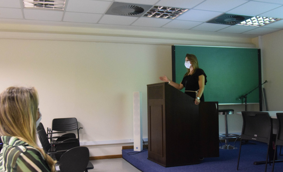 O secretário de Estado da Saúde, Beto Preto, reuniu as 22 Regionais nesta segunda-feira (22) para alinhar novas ações da pasta, de maneira descentralizada. Cada uma das regionais foi representada pelo diretor ou servidor responsável para expor dificuldades e dúvidas nos mais diversos assuntos relacionados ao futuro da Saúde do Estado. - Curitiba, 22/11/2021 - Foto: Américo Antonio/SESA