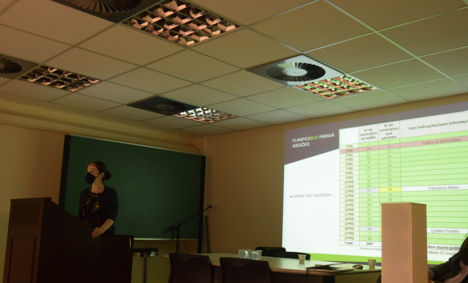 O secretário de Estado da Saúde, Beto Preto, reuniu as 22 Regionais nesta segunda-feira (22) para alinhar novas ações da pasta, de maneira descentralizada. Cada uma das regionais foi representada pelo diretor ou servidor responsável para expor dificuldades e dúvidas nos mais diversos assuntos relacionados ao futuro da Saúde do Estado. - Curitiba, 22/11/2021 - Foto: Américo Antonio/SESA