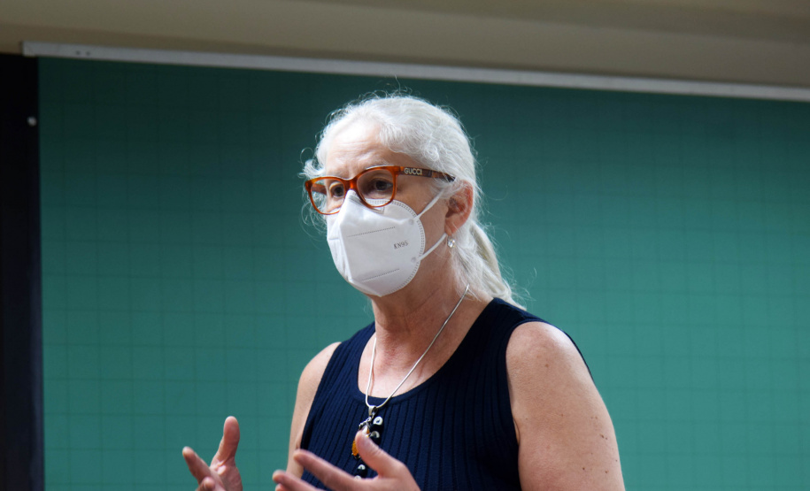 O secretário de Estado da Saúde, Beto Preto, reuniu as 22 Regionais nesta segunda-feira (22) para alinhar novas ações da pasta, de maneira descentralizada. Cada uma das regionais foi representada pelo diretor ou servidor responsável para expor dificuldades e dúvidas nos mais diversos assuntos relacionados ao futuro da Saúde do Estado. - Curitiba, 22/11/2021 - Foto: Américo Antonio/SESA