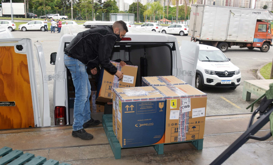 Mais 67,8 mil vacinas contra a Covid-19 chegaram ao Paraná nesta terça-feira. Foto: Américo Antonio/SESA