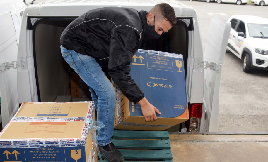 Mais 67,8 mil vacinas contra a Covid-19 chegaram ao Paraná nesta terça-feira. Foto: Américo Antonio/SESA