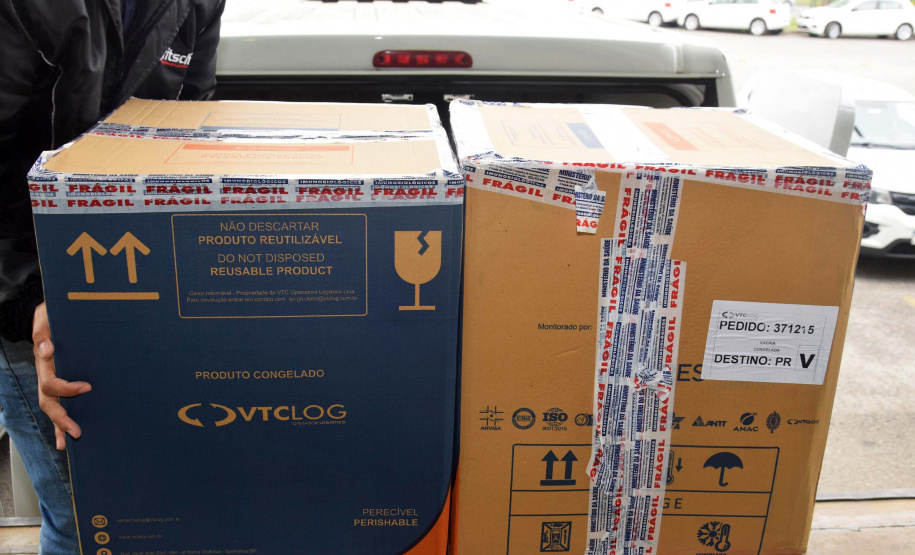 Mais 67,8 mil vacinas contra a Covid-19 chegaram ao Paraná nesta terça-feira. Foto: Américo Antonio/SESA