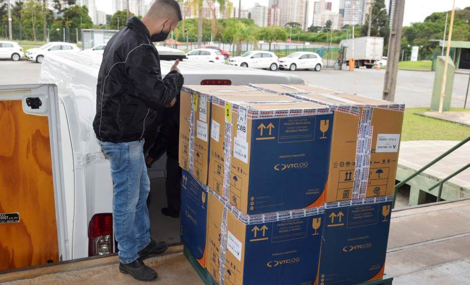 Mais 67,8 mil vacinas contra a Covid-19 chegaram ao Paraná nesta terça-feira. Foto: Américo Antonio/SESA
