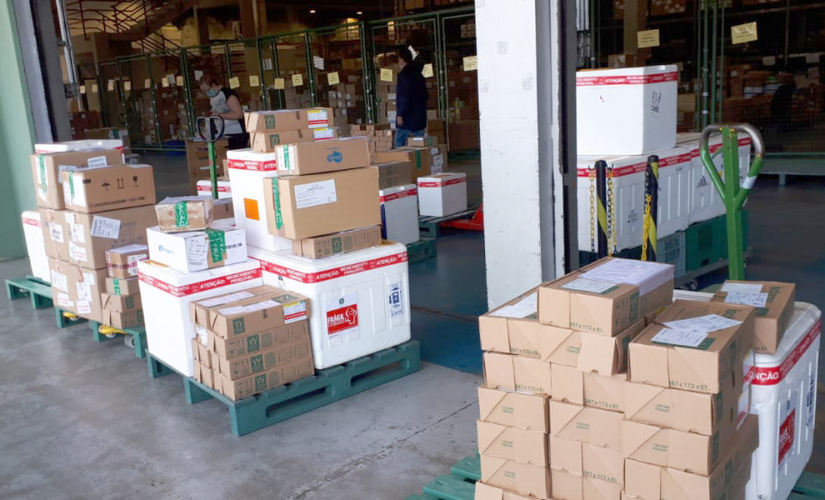 Estado entrega novas doses de vacina contra a Covid-19 às 22 Regionais de Saúde