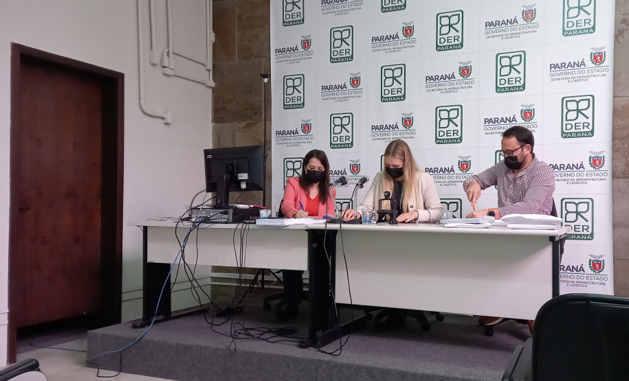 Abertura dos envelopes de habilitação da conservação dos lotes 1, 4 e 5 das rodovias estaduais do anel de integração após o término dos pedágios - Curitiba, 12/11/2021 - Foto: DER