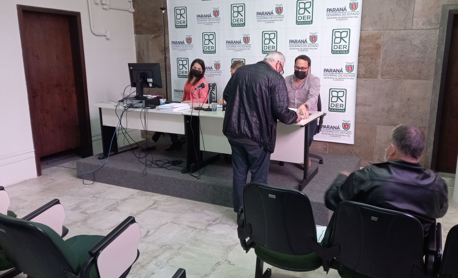 Abertura dos envelopes de habilitação da conservação dos lotes 1, 4 e 5 das rodovias estaduais do anel de integração após o término dos pedágios - Curitiba, 12/11/2021 - Foto: DER