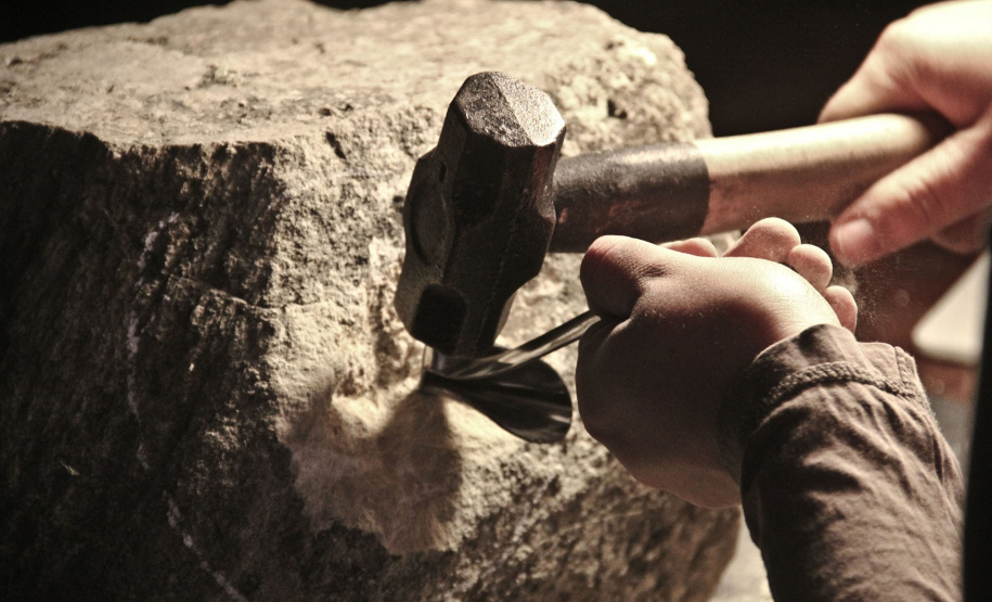 Érica Storer traz ao Museu Paranaense performance artística de longa duração - Foto: SECC