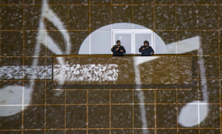 Primeira apresentação do Natal no Palácio Iguaçu é um espetáculo de fogos, luzes e música