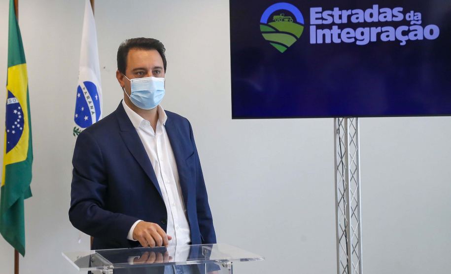 09.11.2021 - Governador Carlos Massa Ratinho Junior assina programa Estradas da Integração.