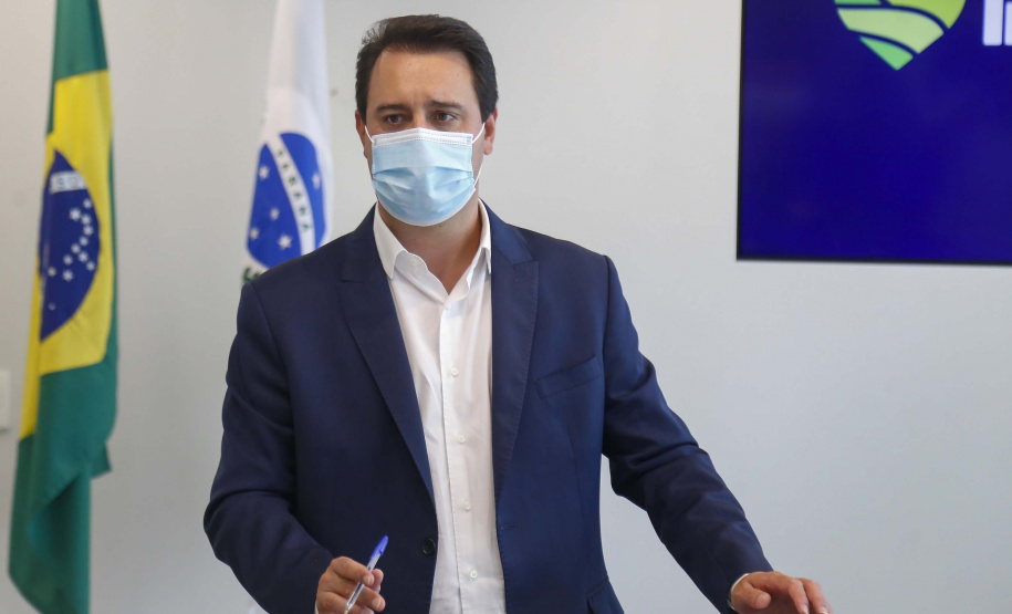 09.11.2021 - Governador Carlos Massa Ratinho Junior assina programa Estradas da Integração.