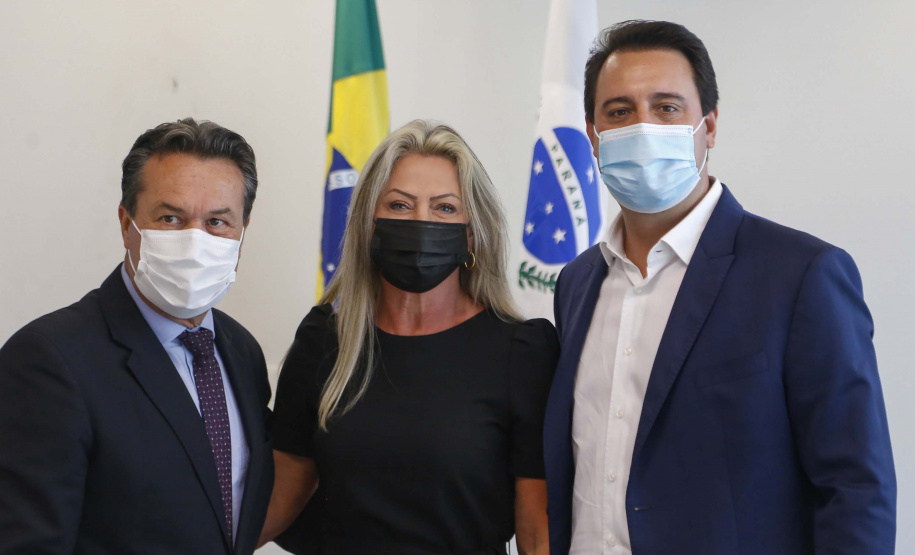 09.11.2021 - Governador Carlos Massa Ratinho Junior assina programa Estradas da Integração.