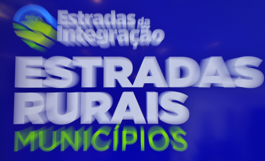 09.11.2021 - Governador Carlos Massa Ratinho Junior assina programa Estradas da Integração.