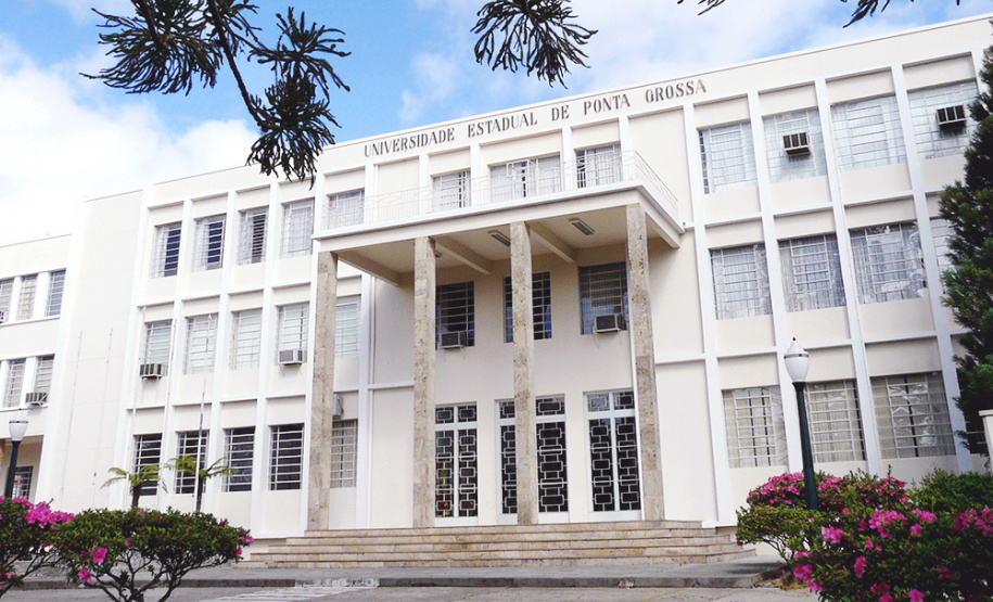 Em reunião extraordinária, convocada pela reitoria, o Conselho Universitário da Universidade Estadual de Ponta Grossa aprovou, nesta terça-feira (09), o retorno das atividades acadêmicas presenciais, inclusive as de extensão, a partir de 07 de fevereiro de 2022. O encontro, que foi realizado na forma remota, foi transmitido para toda a comunidade acadêmica via Youtube. - Ponta Grossa, 10/11/2021 - Foto: UEPG