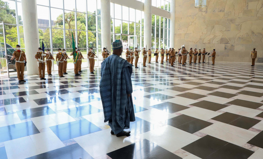Governador recebe embaixador da Nigéria e apresenta potencial do Paraná