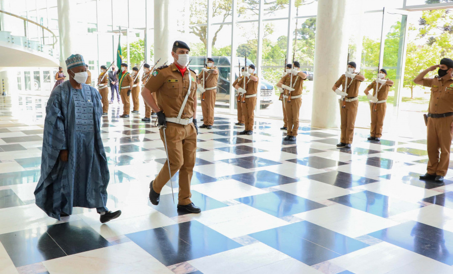 Governador recebe embaixador da Nigéria e apresenta potencial do Paraná