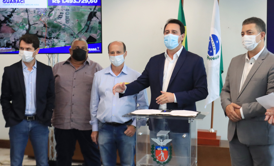 09.11.2021 - Governador Carlos Massa Ratinho Junior assina programa Estradas da Integração.