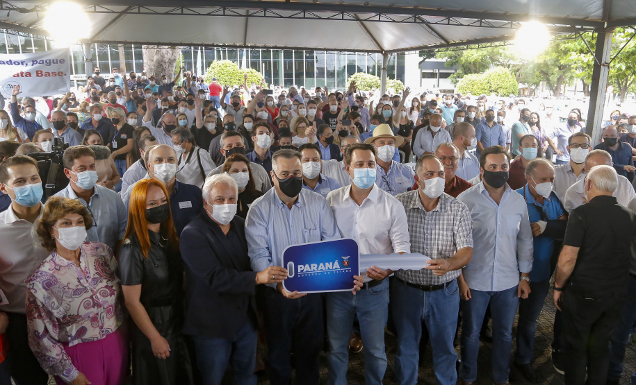 Governo do Estado entrega 67 veículos para Saúde de Guarapuava e Região