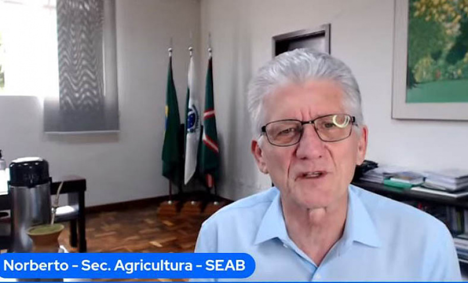 O Paraná intensificou, neste ano, as ações integradas para combate à deriva de defensivos agrícolas. Parte dos resultados, além de orientações e metas dessa iniciativa foram discutidos no evento online “Ação Integrada de Coexistência entre Agricultura, Apicultura, Meliponicultura e Sericicultura”, na quarta-feira (10). O debate teve a participação de representantes da Secretaria da Agricultura e do Abastecimento, Instituto de Desenvolvimento Rural do Paraná Iapar- Emater (IDR-Paraná), Agência de Defesa Agro