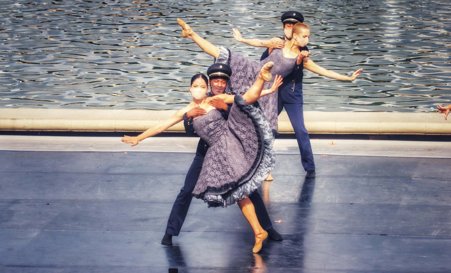 No último sábado, o público pôde conferir o balé “Carmen” no Parque Tanguá. O tradicional ponto turístico de Curitiba ganhou um novo ritmo, embalado pela cigana sedutora e seus amores e tragédias.Foto: José Fernando Ogura/AEN