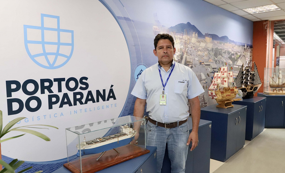 Atividade portuária é transformada em arte em exposição na Portos do Paraná