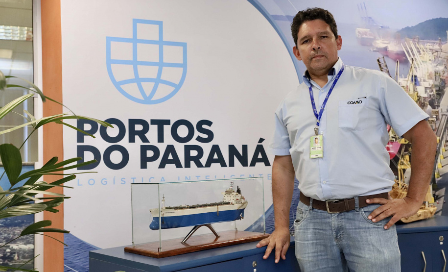 Atividade portuária é transformada em arte em exposição na Portos do Paraná