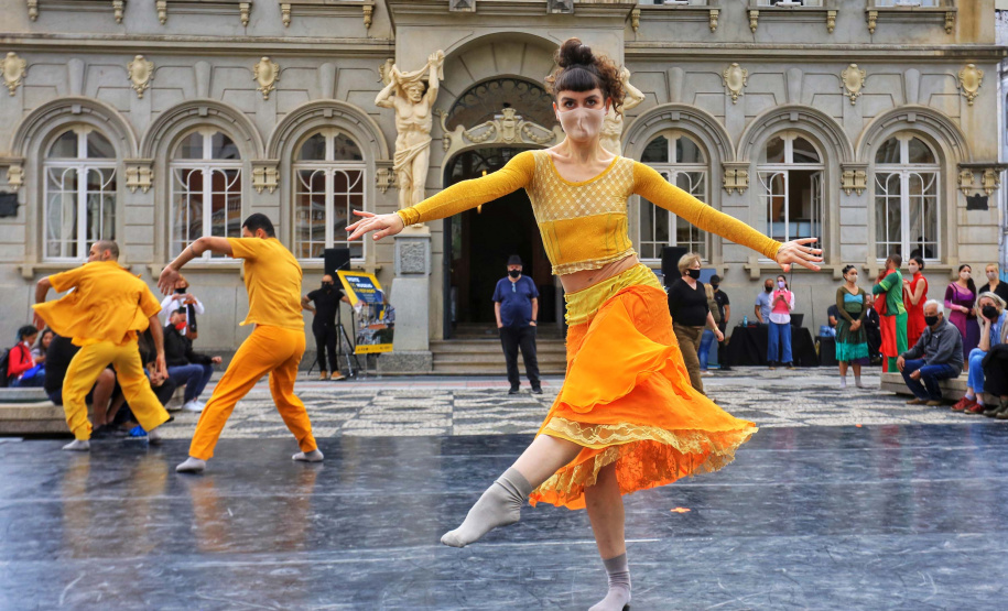 BALÉ - PRAÇA GENEROSO MARQUES - José Fernando Ogura/AEN