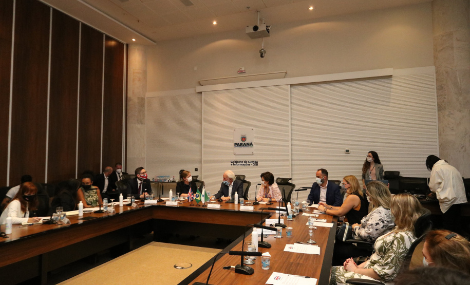 Paraná firma parceria com Governo britânico para ensino de inglês nas escolas públicas Foto: Camila Tonett/Vice-Governadoria