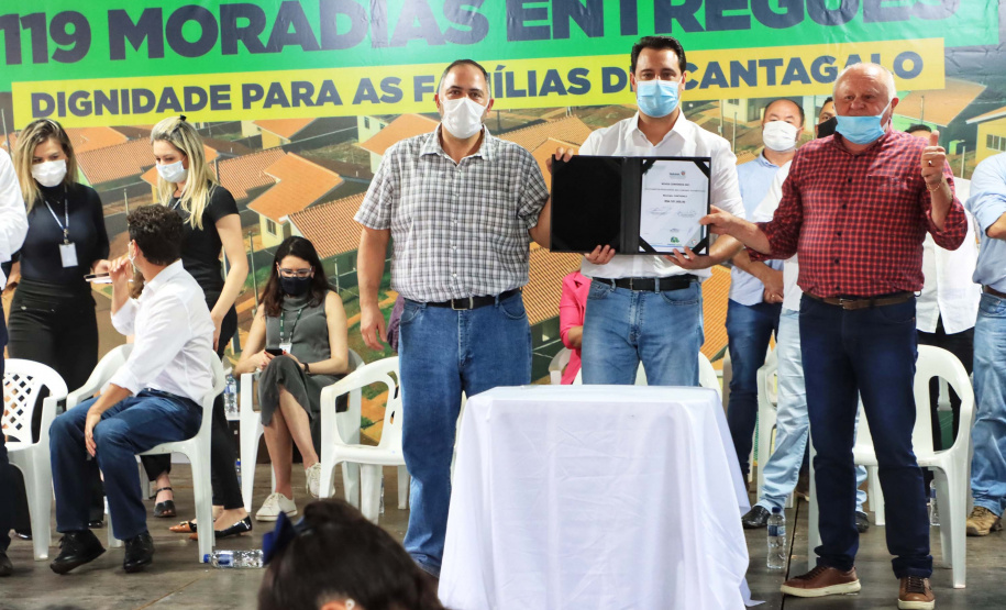 Governo entrega 119 casas populares para ajudar famílias de Cantagalo