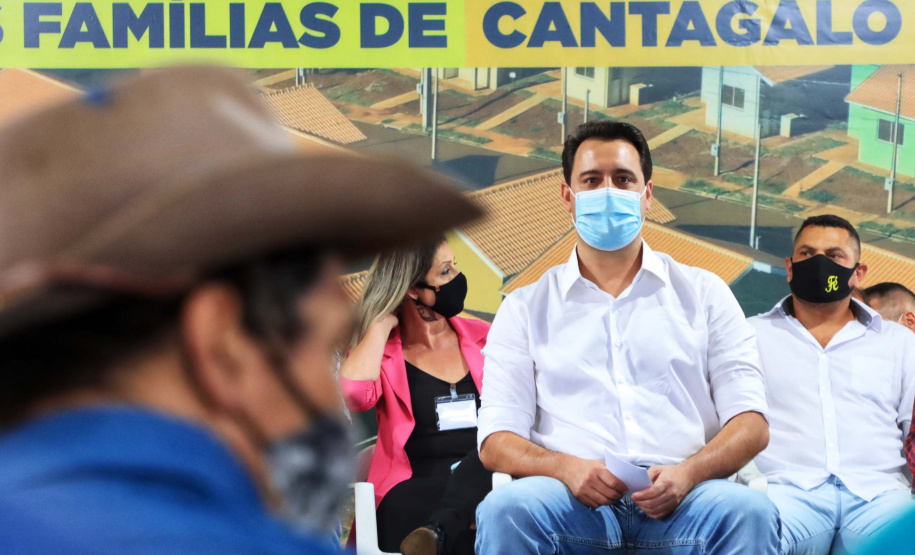 Governo entrega 119 casas populares para ajudar famílias de Cantagalo