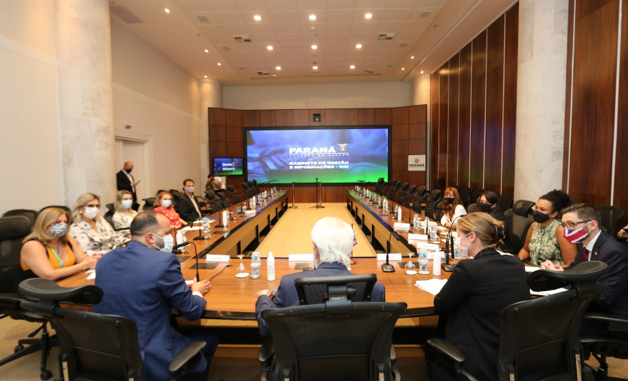 Paraná firma parceria com Governo britânico para ensino de inglês nas escolas públicas Foto: Camila Tonett/Vice-Governadoria