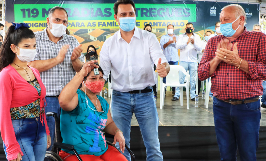 Governo entrega 119 casas populares para ajudar famílias de Cantagalo