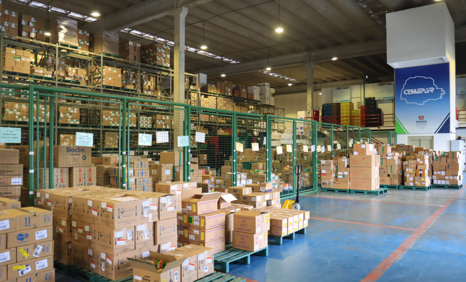 Paraná recebe 278 mil vacinas para D2, adolescentes e municípios de fronteira