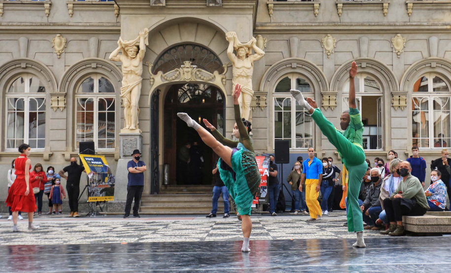 BALÉ - PRAÇA GENEROSO MARQUES - José Fernando Ogura/AEN
