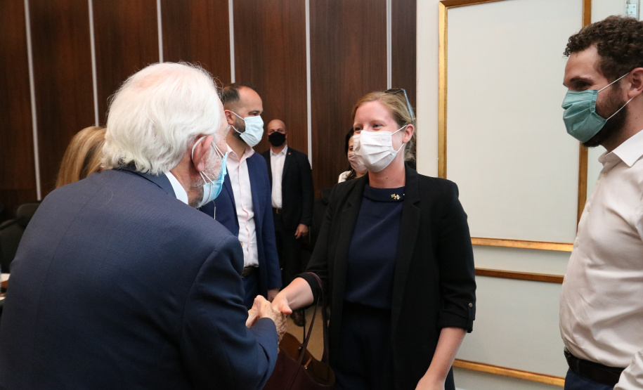 Paraná firma parceria com Governo britânico para ensino de inglês nas escolas públicas Foto: Camila Tonett/Vice-Governadoria