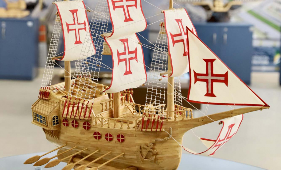 Atividade portuária é transformada em arte em exposição na Portos do Paraná