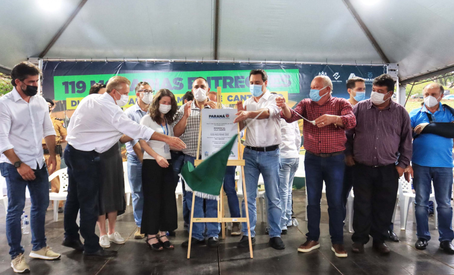 Governo entrega 119 casas populares para ajudar famílias de Cantagalo