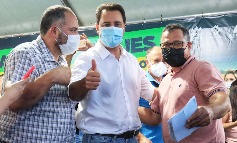 Governo entrega 119 casas populares para ajudar famílias de Cantagalo