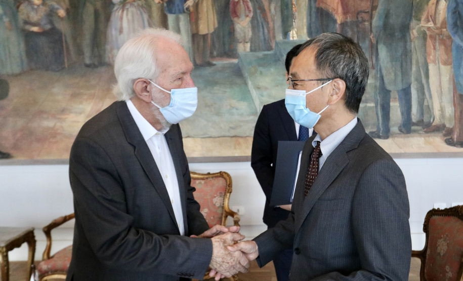 O vice-governador Darci Piana se reuniu nesta quarta-feira (24), no Palácio Iguaçu, com o novo cônsul-geral do Japão em Curitiba, Keiji Hamada. Foto:Camila Tonett/Vice-governadoria