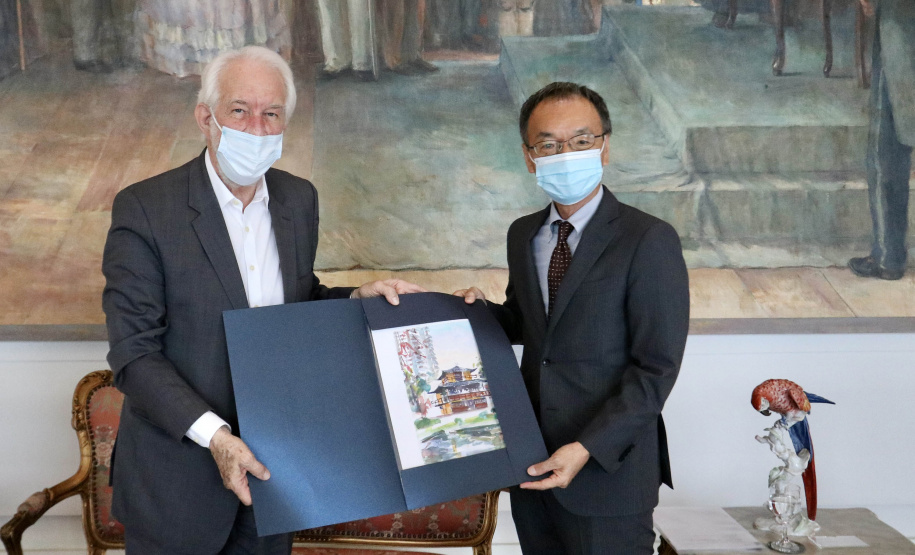 O vice-governador Darci Piana se reuniu nesta quarta-feira (24), no Palácio Iguaçu, com o novo cônsul-geral do Japão em Curitiba, Keiji Hamada. Foto:Camila Tonett/Vice-governadoria