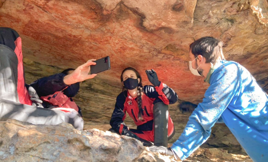 Projeto da UEPG realiza inventário de sítios arqueológicos com pinturas rupestres nos Campos Gerais