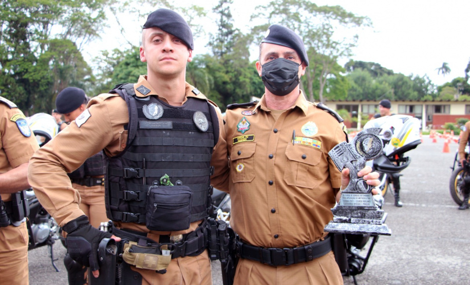 Policiais militares se formam no curso de rondas ostensivas com motocicletas. Foto:PMPR