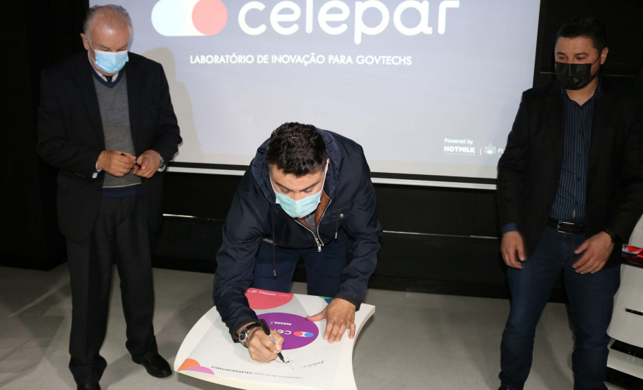 Buscar inovação, gerar conhecimentos e tecnologia e soluções alinhadas às demandas sociais e econômicas do Paraná. Esses os objetivos do programa de inovação implantado em parceria pelo Governo do Estado, por meio da Celepar, e a Hotmilk, ecossistema de inovação da Pontifícia Universidade Católica do Paraná (PUCPR). A  Foto: CELEPAR