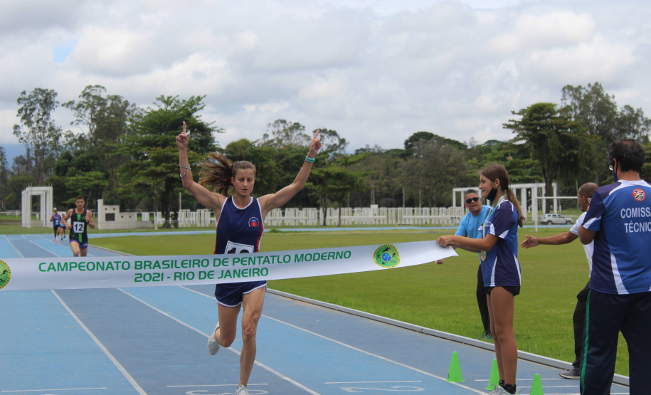 Isabela Abreu é destaque no pentatlo moderno. Paraná Esporte