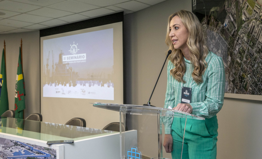 Nesta segunda-feira (22), o ministro Guilherme Caputo Bastos, do Tribunal Superior do Trabalho (TST), visitou a sede da Portos do Paraná, onde participou do II Seminário sobre Trabalho Portuário. Organizado pelo Órgão Gestor de Mão-de-Obra do Trabalhador Portuário Avulso (OGMO) de Paranaguá, o evento teve apoio da administração dos portos de Paranaguá e Antonina. - Paranaguá, 22/11/2021 - Foto: Claudio Neves/Portos do Paraná