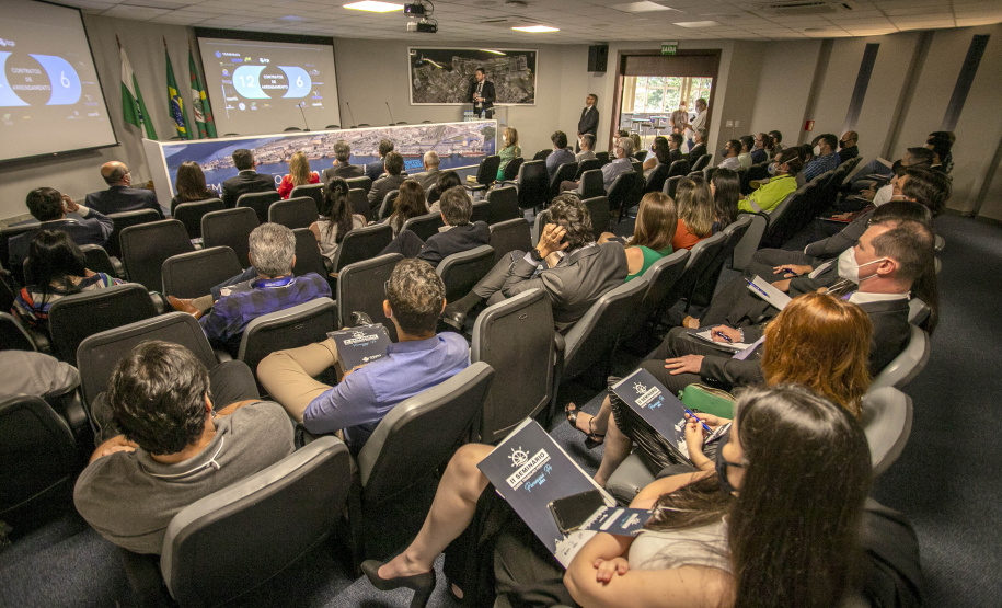 Nesta segunda-feira (22), o ministro Guilherme Caputo Bastos, do Tribunal Superior do Trabalho (TST), visitou a sede da Portos do Paraná, onde participou do II Seminário sobre Trabalho Portuário. Organizado pelo Órgão Gestor de Mão-de-Obra do Trabalhador Portuário Avulso (OGMO) de Paranaguá, o evento teve apoio da administração dos portos de Paranaguá e Antonina. - Paranaguá, 22/11/2021 - Foto: Claudio Neves/Portos do Paraná